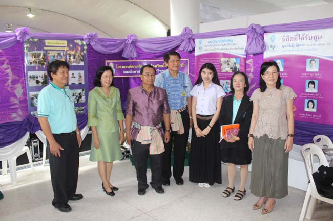 งานทักษิณวิชาการ ประจำปี 2556"บูรณาการนำความรู้ มุ่งสู่ชุมชน"ระหว่างวันที 26 - 28 สิงหาคม 2556 ณ มหาวิทยาลัยทักษิณ วิทยาเขตสงขลา ภาพที่ 222