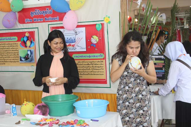 งานทักษิณวิชาการ ประจำปี 2556"บูรณาการนำความรู้ มุ่งสู่ชุมชน"ระหว่างวันที 26 - 28 สิงหาคม 2556 ณ มหาวิทยาลัยทักษิณ วิทยาเขตสงขลา ภาพที่ 256