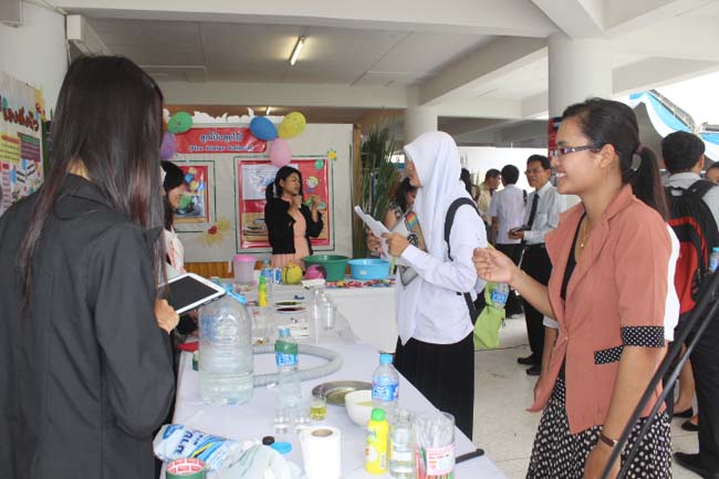 งานทักษิณวิชาการ ประจำปี 2556"บูรณาการนำความรู้ มุ่งสู่ชุมชน"ระหว่างวันที 26 - 28 สิงหาคม 2556 ณ มหาวิทยาลัยทักษิณ วิทยาเขตสงขลา ภาพที่ 258