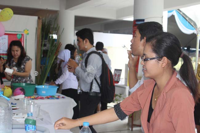 งานทักษิณวิชาการ ประจำปี 2556"บูรณาการนำความรู้ มุ่งสู่ชุมชน"ระหว่างวันที 26 - 28 สิงหาคม 2556 ณ มหาวิทยาลัยทักษิณ วิทยาเขตสงขลา ภาพที่ 263