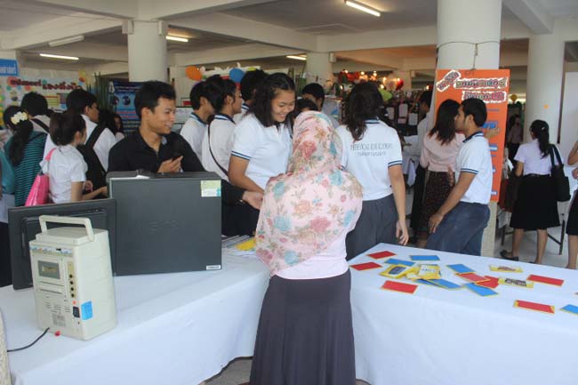 งานทักษิณวิชาการ ประจำปี 2556"บูรณาการนำความรู้ มุ่งสู่ชุมชน"ระหว่างวันที 26 - 28 สิงหาคม 2556 ณ มหาวิทยาลัยทักษิณ วิทยาเขตสงขลา ภาพที่ 267