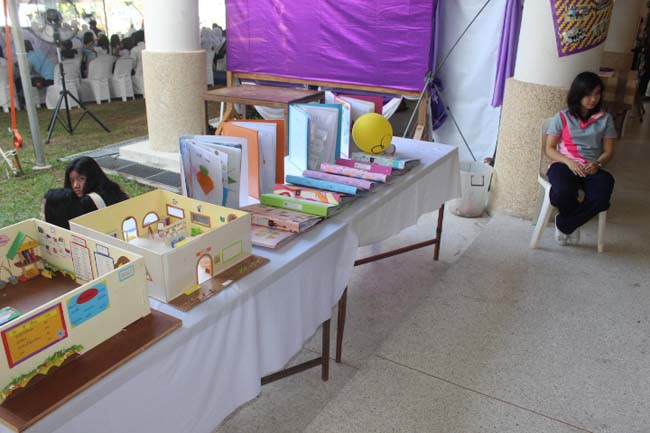 งานทักษิณวิชาการ ประจำปี 2556"บูรณาการนำความรู้ มุ่งสู่ชุมชน"ระหว่างวันที 26 - 28 สิงหาคม 2556 ณ มหาวิทยาลัยทักษิณ วิทยาเขตสงขลา ภาพที่ 289