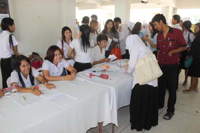 งานทักษิณวิชาการ ประจำปี 2556"บูรณาการนำความรู้ มุ่งสู่ชุมชน"ระหว่างวันที 26 - 28 สิงหาคม 2556 ณ มหาวิทยาลัยทักษิณ วิทยาเขตสงขลา ภาพที่ 375