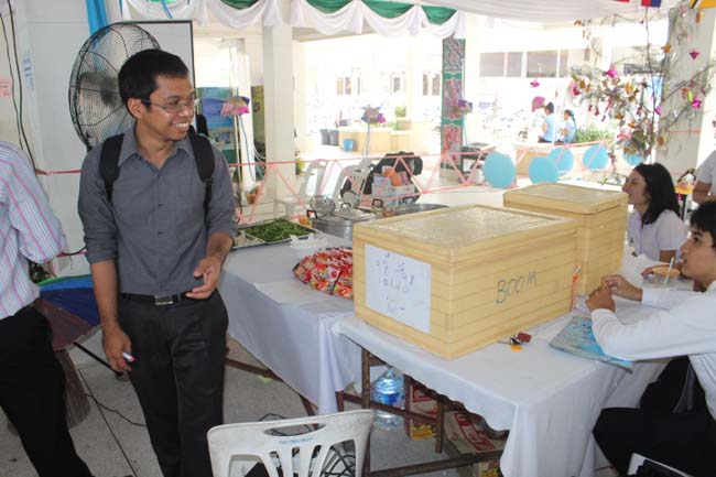 งานทักษิณวิชาการ ประจำปี 2556"บูรณาการนำความรู้ มุ่งสู่ชุมชน"ระหว่างวันที 26 - 28 สิงหาคม 2556 ณ มหาวิทยาลัยทักษิณ วิทยาเขตสงขลา ภาพที่ 376