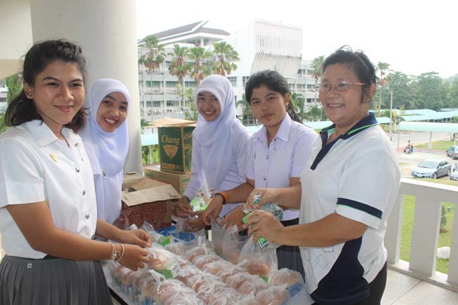 งานทักษิณวิชาการ ประจำปี 2556"บูรณาการนำความรู้ มุ่งสู่ชุมชน"ระหว่างวันที 26 - 28 สิงหาคม 2556 ณ มหาวิทยาลัยทักษิณ วิทยาเขตสงขลา ภาพที่ 387