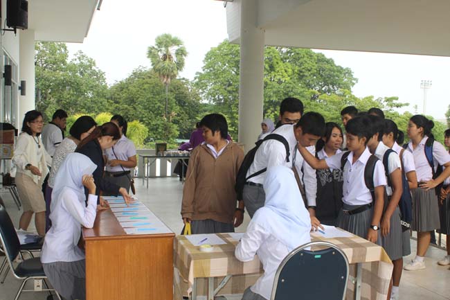 งานทักษิณวิชาการ ประจำปี 2556"บูรณาการนำความรู้ มุ่งสู่ชุมชน"ระหว่างวันที 26 - 28 สิงหาคม 2556 ณ มหาวิทยาลัยทักษิณ วิทยาเขตสงขลา ภาพที่ 398