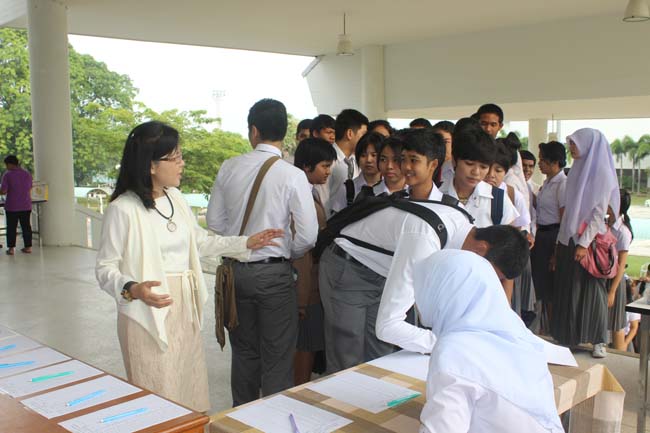 งานทักษิณวิชาการ ประจำปี 2556"บูรณาการนำความรู้ มุ่งสู่ชุมชน"ระหว่างวันที 26 - 28 สิงหาคม 2556 ณ มหาวิทยาลัยทักษิณ วิทยาเขตสงขลา ภาพที่ 399