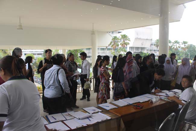 งานทักษิณวิชาการ ประจำปี 2556"บูรณาการนำความรู้ มุ่งสู่ชุมชน"ระหว่างวันที 26 - 28 สิงหาคม 2556 ณ มหาวิทยาลัยทักษิณ วิทยาเขตสงขลา ภาพที่ 451