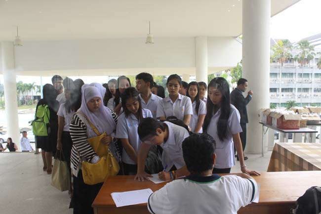 งานทักษิณวิชาการ ประจำปี 2556"บูรณาการนำความรู้ มุ่งสู่ชุมชน"ระหว่างวันที 26 - 28 สิงหาคม 2556 ณ มหาวิทยาลัยทักษิณ วิทยาเขตสงขลา ภาพที่ 455