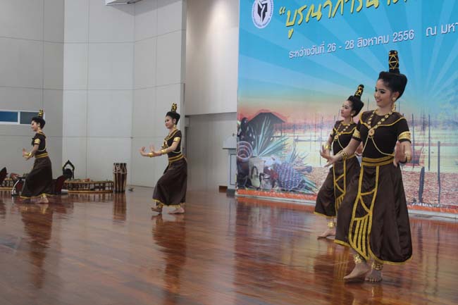 งานทักษิณวิชาการ ประจำปี 2556"บูรณาการนำความรู้ มุ่งสู่ชุมชน"ระหว่างวันที 26 - 28 สิงหาคม 2556 ณ มหาวิทยาลัยทักษิณ วิทยาเขตสงขลา ภาพที่ 464