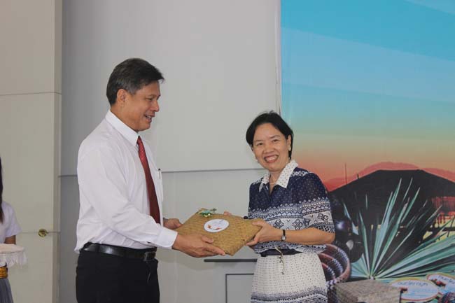 งานทักษิณวิชาการ ประจำปี 2556"บูรณาการนำความรู้ มุ่งสู่ชุมชน"ระหว่างวันที 26 - 28 สิงหาคม 2556 ณ มหาวิทยาลัยทักษิณ วิทยาเขตสงขลา ภาพที่ 510
