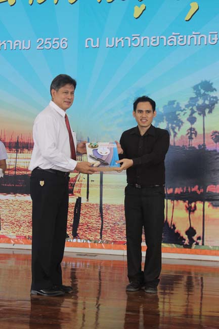 งานทักษิณวิชาการ ประจำปี 2556"บูรณาการนำความรู้ มุ่งสู่ชุมชน"ระหว่างวันที 26 - 28 สิงหาคม 2556 ณ มหาวิทยาลัยทักษิณ วิทยาเขตสงขลา ภาพที่ 574