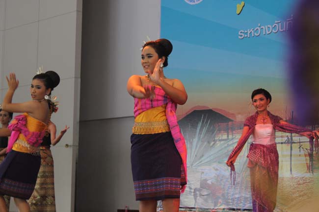 งานทักษิณวิชาการ ประจำปี 2556"บูรณาการนำความรู้ มุ่งสู่ชุมชน"ระหว่างวันที 26 - 28 สิงหาคม 2556 ณ มหาวิทยาลัยทักษิณ วิทยาเขตสงขลา ภาพที่ 580