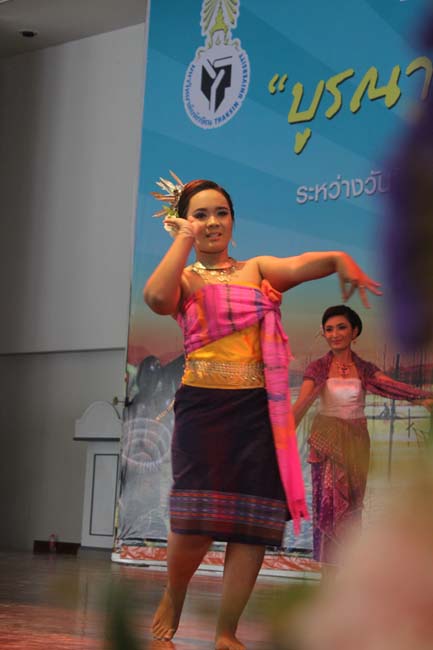 งานทักษิณวิชาการ ประจำปี 2556"บูรณาการนำความรู้ มุ่งสู่ชุมชน"ระหว่างวันที 26 - 28 สิงหาคม 2556 ณ มหาวิทยาลัยทักษิณ วิทยาเขตสงขลา ภาพที่ 582