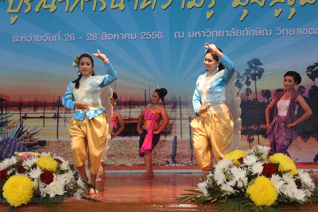 งานทักษิณวิชาการ ประจำปี 2556"บูรณาการนำความรู้ มุ่งสู่ชุมชน"ระหว่างวันที 26 - 28 สิงหาคม 2556 ณ มหาวิทยาลัยทักษิณ วิทยาเขตสงขลา ภาพที่ 590