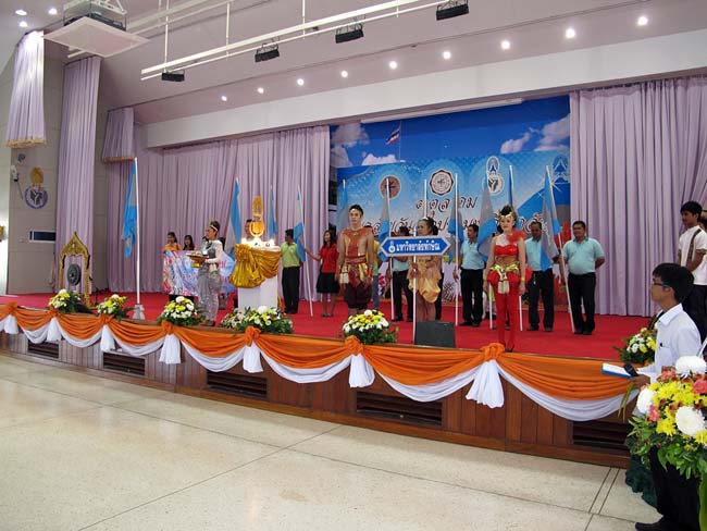 วันสถาปนามหาวิทยาลัยทักษิณ ณ หอประชุมปาริชาต มหาวิทยาลัยทักษิณ วิทยาเขตสงขลา ภาพที่ 79