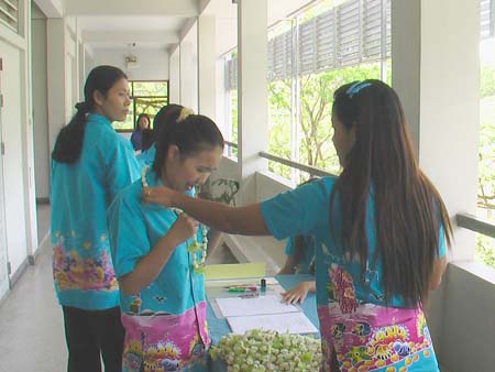 กิจกรรมสืบสานประเพณีสงกรานต์ คณะศึกษาศาสตร์ ปี 2550 ภาพที่ 2