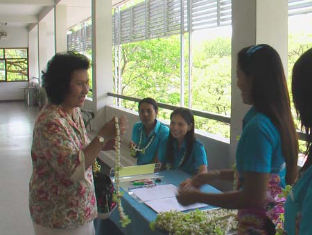 กิจกรรมสืบสานประเพณีสงกรานต์ คณะศึกษาศาสตร์ ปี 2550 ภาพที่ 4