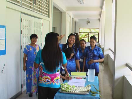 กิจกรรมสืบสานประเพณีสงกรานต์ คณะศึกษาศาสตร์ ปี 2550 ภาพที่ 29