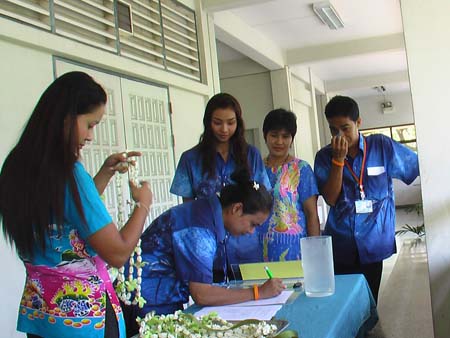 กิจกรรมสืบสานประเพณีสงกรานต์ คณะศึกษาศาสตร์ ปี 2550 ภาพที่ 33