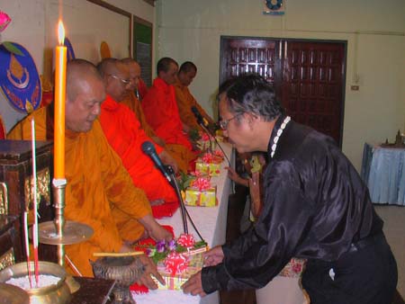 กิจกรรมสืบสานประเพณีสงกรานต์ คณะศึกษาศาสตร์ ปี 2550 ภาพที่ 43