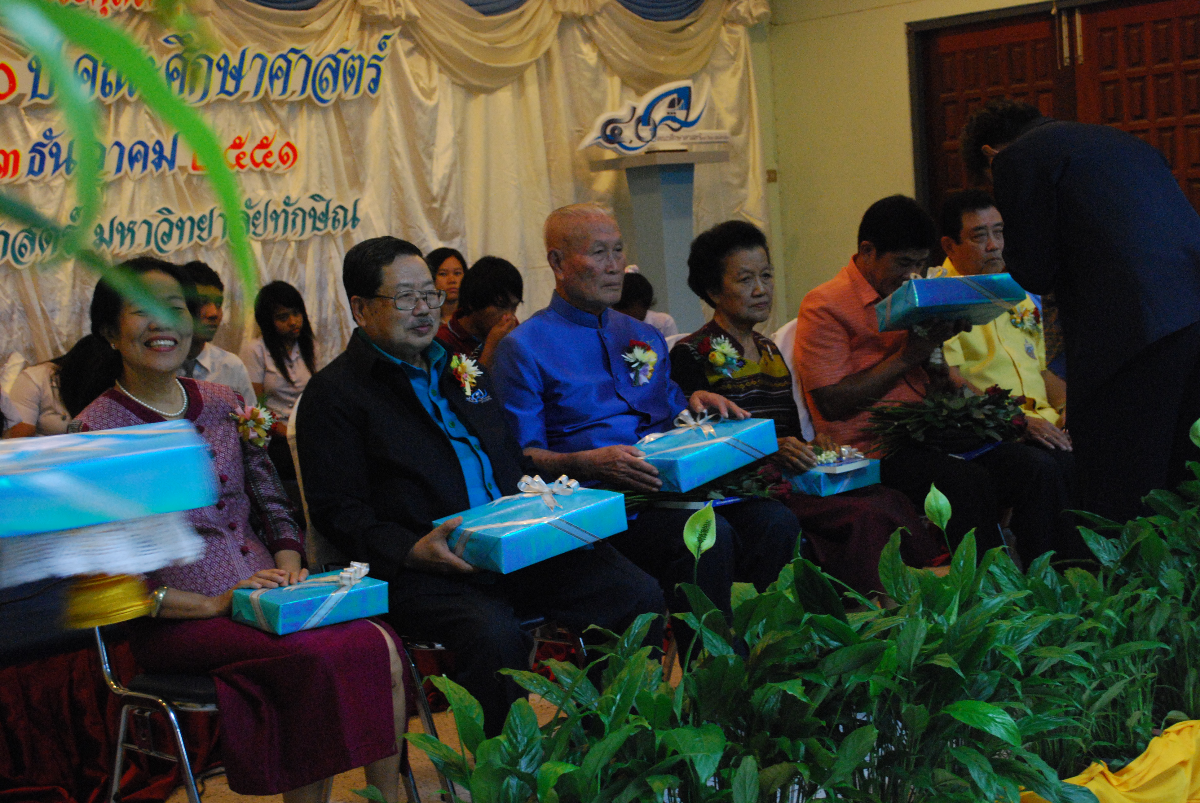 พิธีรดน้ำขอพรในงานครบรอบ 40 ปี คณะศึกษาศาสตร์ (ชุดที่ 1) ภาพที่ 95