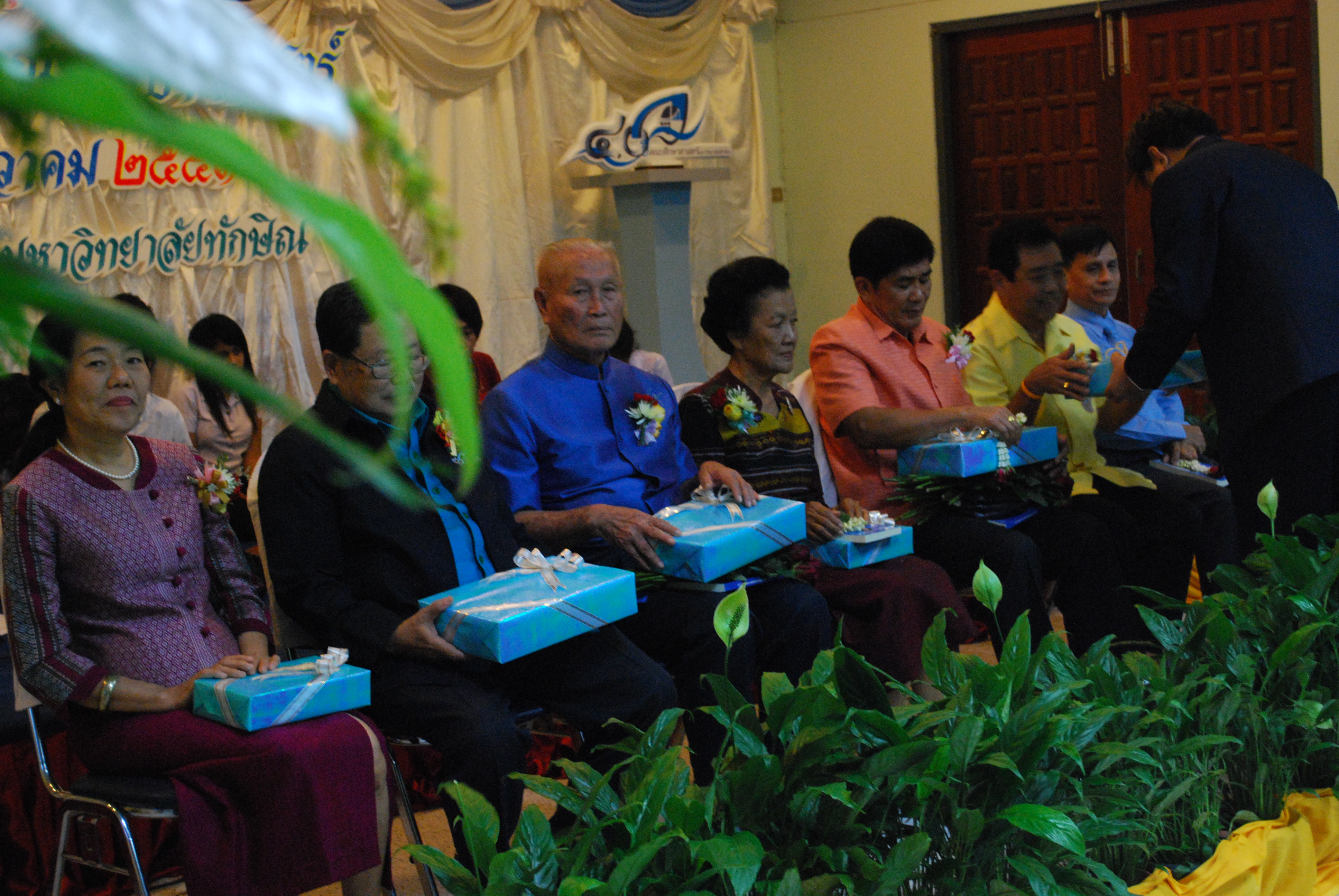 พิธีรดน้ำขอพรในงานครบรอบ 40 ปี คณะศึกษาศาสตร์ (ชุดที่ 1) ภาพที่ 96