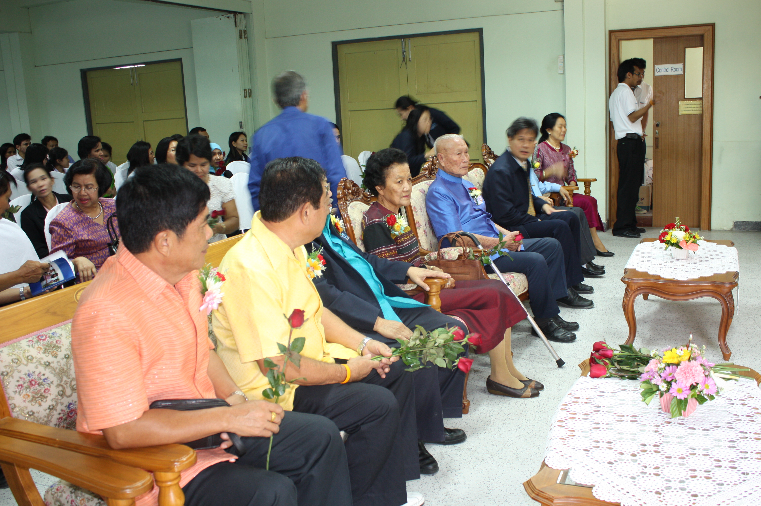พิธีรดน้ำขอพรในงานครบรอบ 40 ปี คณะศึกษาศาสตร์ (ชุดที่ 2) ภาพที่ 23