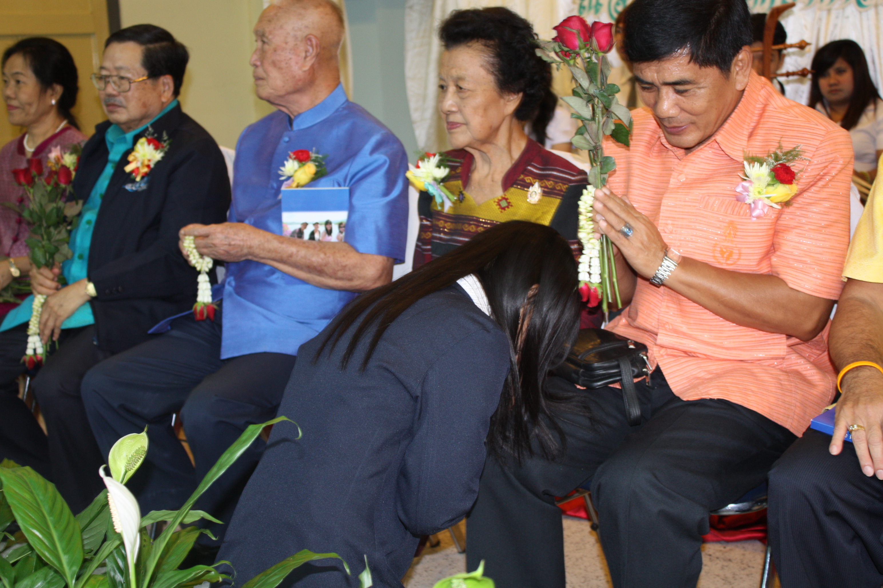 พิธีรดน้ำขอพรในงานครบรอบ 40 ปี คณะศึกษาศาสตร์ (ชุดที่ 2) ภาพที่ 59