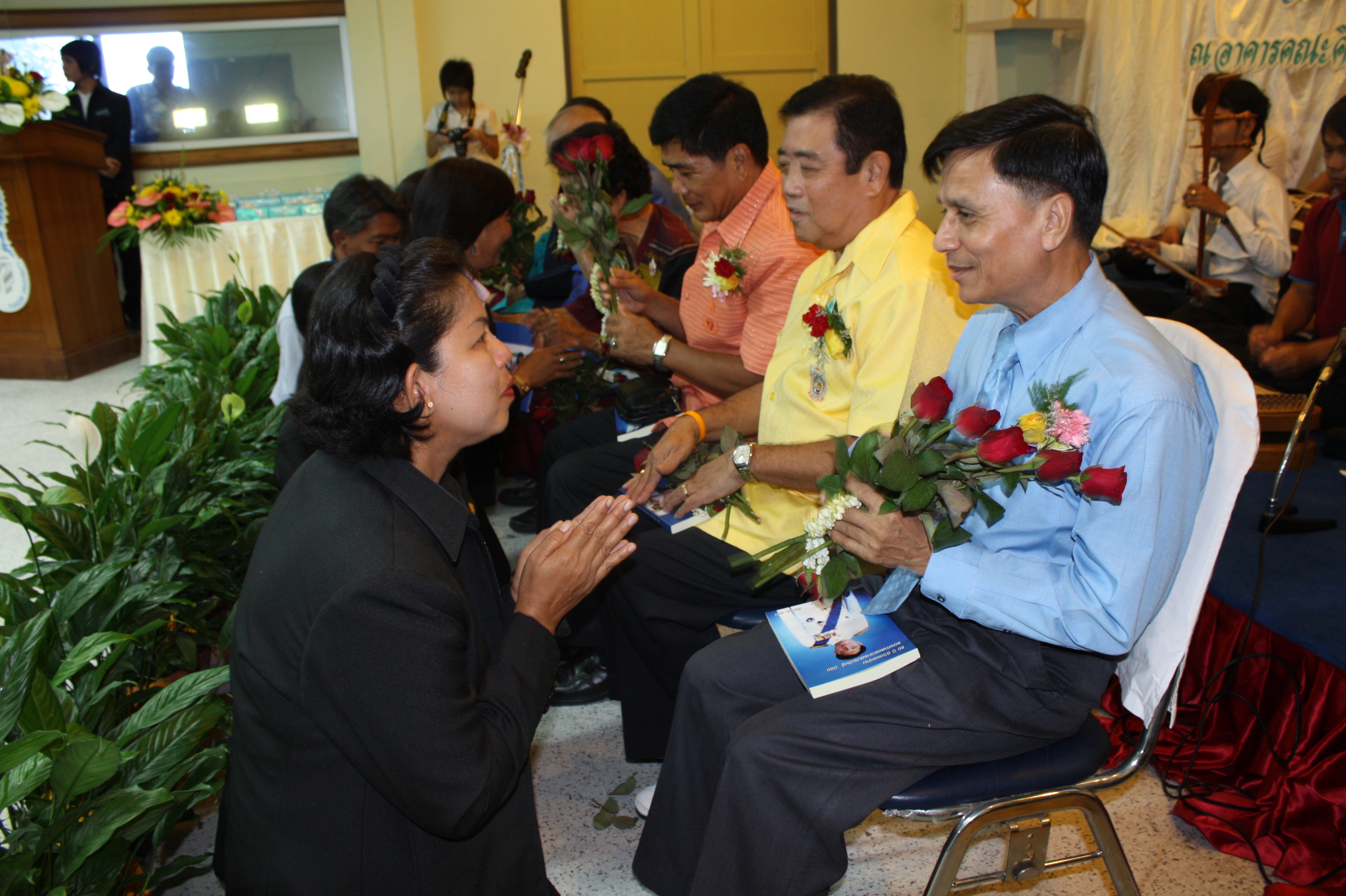 พิธีรดน้ำขอพรในงานครบรอบ 40 ปี คณะศึกษาศาสตร์ (ชุดที่ 2) ภาพที่ 65