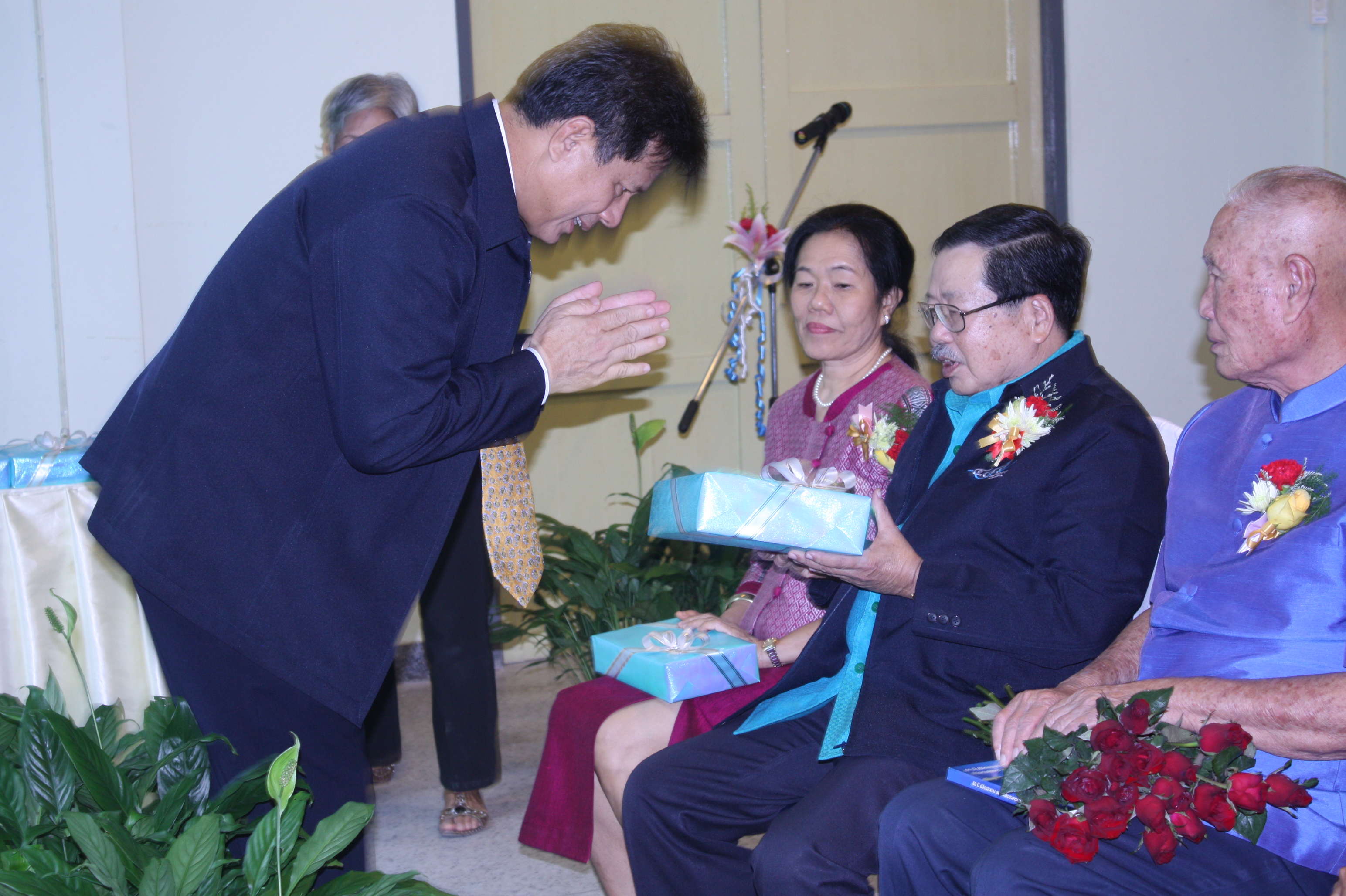 พิธีรดน้ำขอพรในงานครบรอบ 40 ปี คณะศึกษาศาสตร์ (ชุดที่ 2) ภาพที่ 91