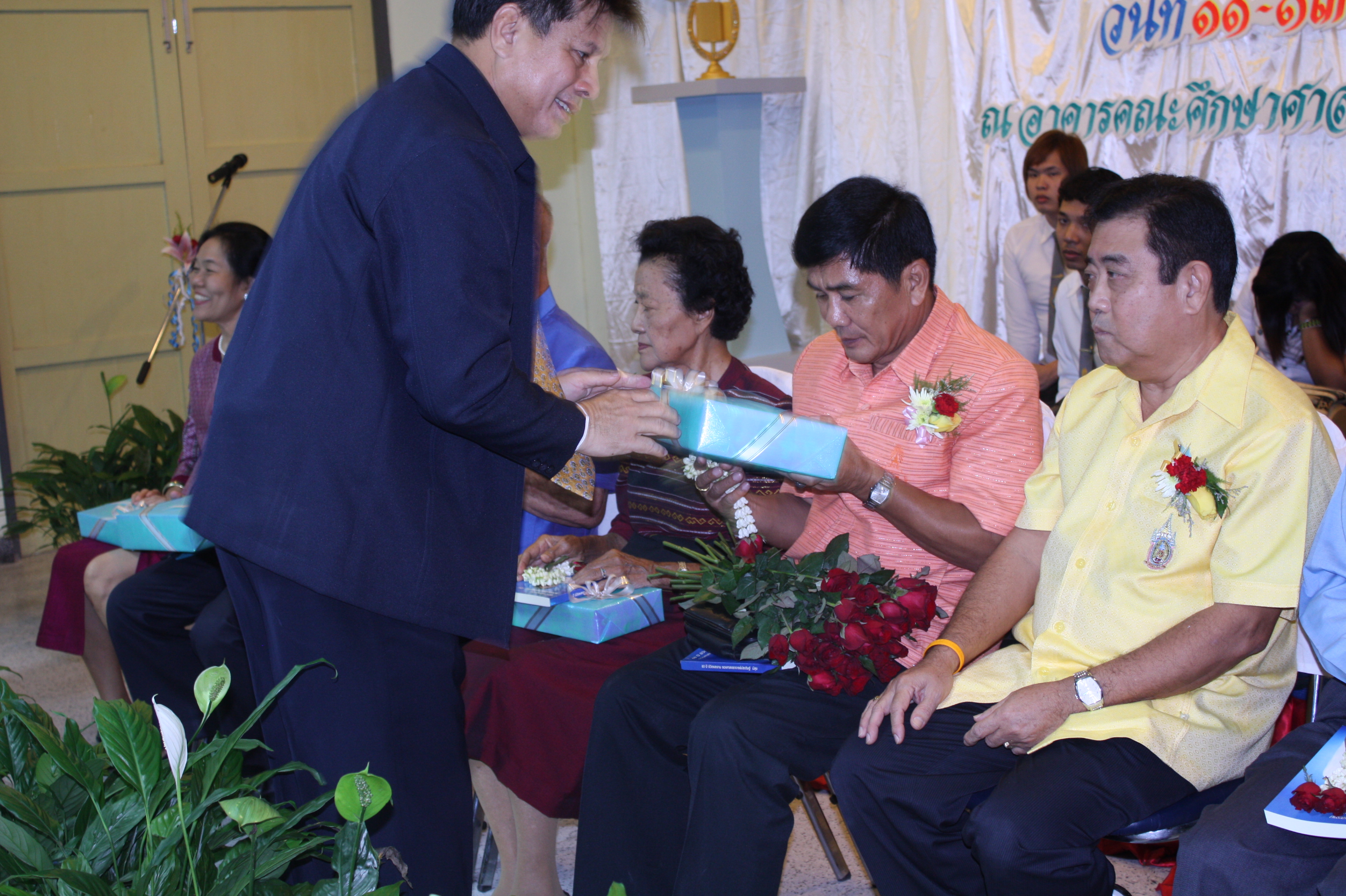พิธีรดน้ำขอพรในงานครบรอบ 40 ปี คณะศึกษาศาสตร์ (ชุดที่ 2) ภาพที่ 94