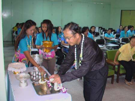 กิจกรรมสืบสานประเพณีสงกรานต์ คณะศึกษาศาสตร์ ปี 2550 ภาพที่ 70