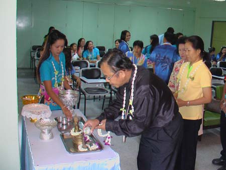 กิจกรรมสืบสานประเพณีสงกรานต์ คณะศึกษาศาสตร์ ปี 2550 ภาพที่ 72