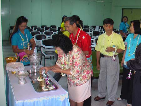 กิจกรรมสืบสานประเพณีสงกรานต์ คณะศึกษาศาสตร์ ปี 2550 ภาพที่ 76