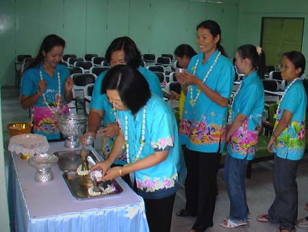 กิจกรรมสืบสานประเพณีสงกรานต์ คณะศึกษาศาสตร์ ปี 2550 ภาพที่ 82
