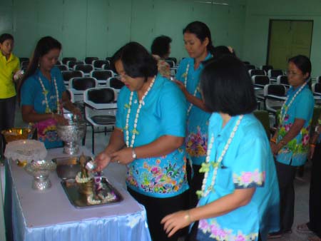 กิจกรรมสืบสานประเพณีสงกรานต์ คณะศึกษาศาสตร์ ปี 2550 ภาพที่ 83