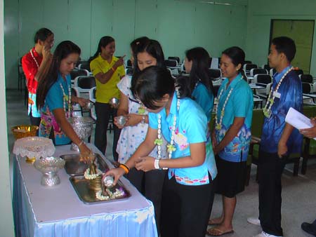 กิจกรรมสืบสานประเพณีสงกรานต์ คณะศึกษาศาสตร์ ปี 2550 ภาพที่ 89