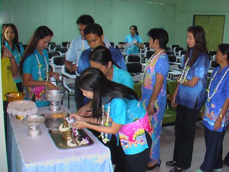 กิจกรรมสืบสานประเพณีสงกรานต์ คณะศึกษาศาสตร์ ปี 2550 ภาพที่ 93