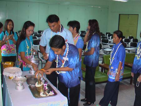 กิจกรรมสืบสานประเพณีสงกรานต์ คณะศึกษาศาสตร์ ปี 2550 ภาพที่ 96