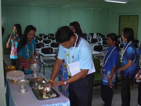 กิจกรรมสืบสานประเพณีสงกรานต์ คณะศึกษาศาสตร์ ปี 2550 ภาพที่ 98