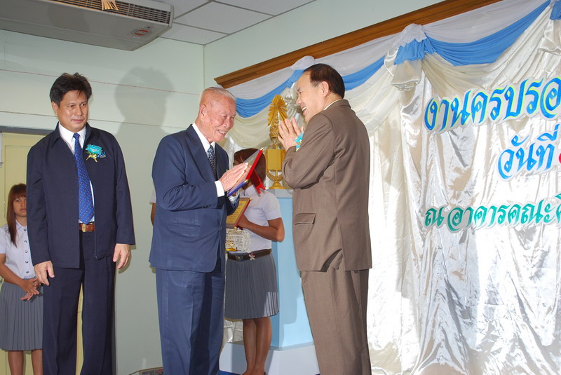 พิธีมอบของที่ระลึกในงานครบรอบ 40 ปี คณะศึกษาศาสตร์ ภาพที่ 56