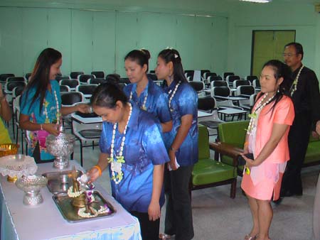 กิจกรรมสืบสานประเพณีสงกรานต์ คณะศึกษาศาสตร์ ปี 2550 ภาพที่ 105