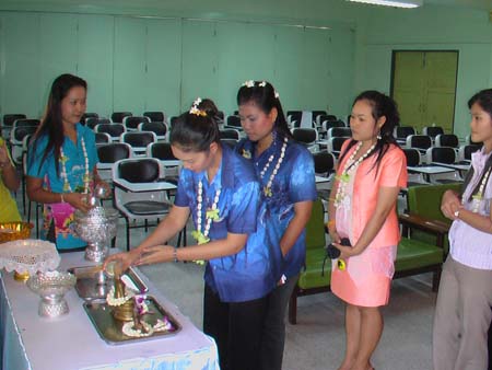 กิจกรรมสืบสานประเพณีสงกรานต์ คณะศึกษาศาสตร์ ปี 2550 ภาพที่ 106
