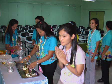 กิจกรรมสืบสานประเพณีสงกรานต์ คณะศึกษาศาสตร์ ปี 2550 ภาพที่ 114