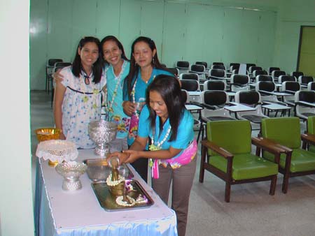 กิจกรรมสืบสานประเพณีสงกรานต์ คณะศึกษาศาสตร์ ปี 2550 ภาพที่ 125