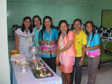 กิจกรรมสืบสานประเพณีสงกรานต์ คณะศึกษาศาสตร์ ปี 2550 ภาพที่ 127