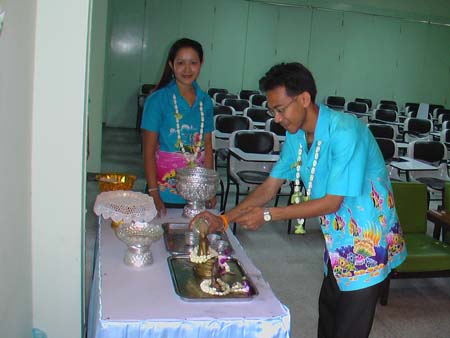 กิจกรรมสืบสานประเพณีสงกรานต์ คณะศึกษาศาสตร์ ปี 2550 ภาพที่ 131
