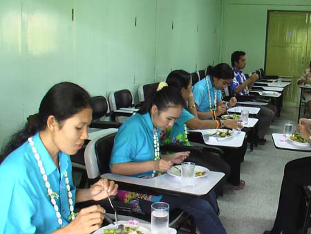 กิจกรรมสืบสานประเพณีสงกรานต์ คณะศึกษาศาสตร์ ปี 2550 ภาพที่ 136