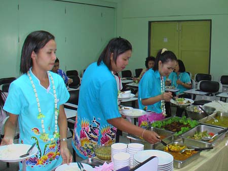 กิจกรรมสืบสานประเพณีสงกรานต์ คณะศึกษาศาสตร์ ปี 2550 ภาพที่ 137